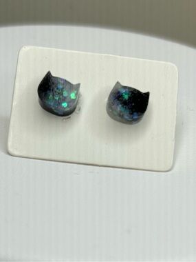 Cat Shaped Glitter Stud Earrings in Black and White